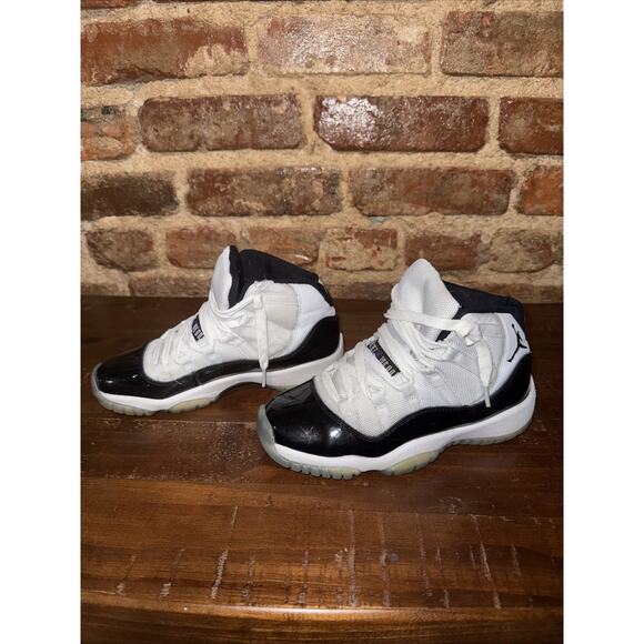 Jordan 11 black/white concord size youth 4Y high top EUC - Picture 3 of 8